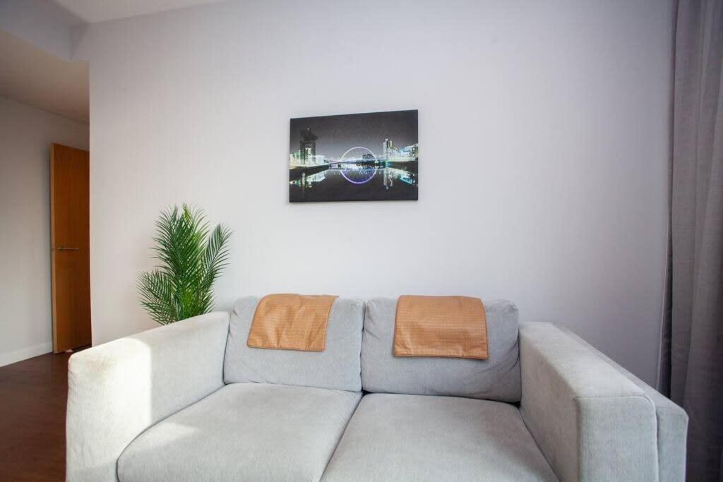 1 Bedroom Apartment In Very Central Location กลาสโกว์ ภายนอก รูปภาพ